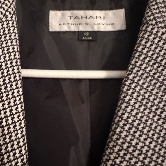 Beautiful Tahari by Arthur Levine Blazer EUC perfect for work - Picture 6 of 8